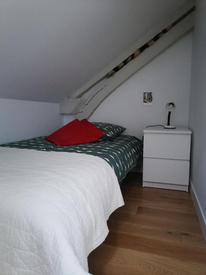 Gite La Maison La Saint-Aubin-d'Aubigne Ngoại thất bức ảnh