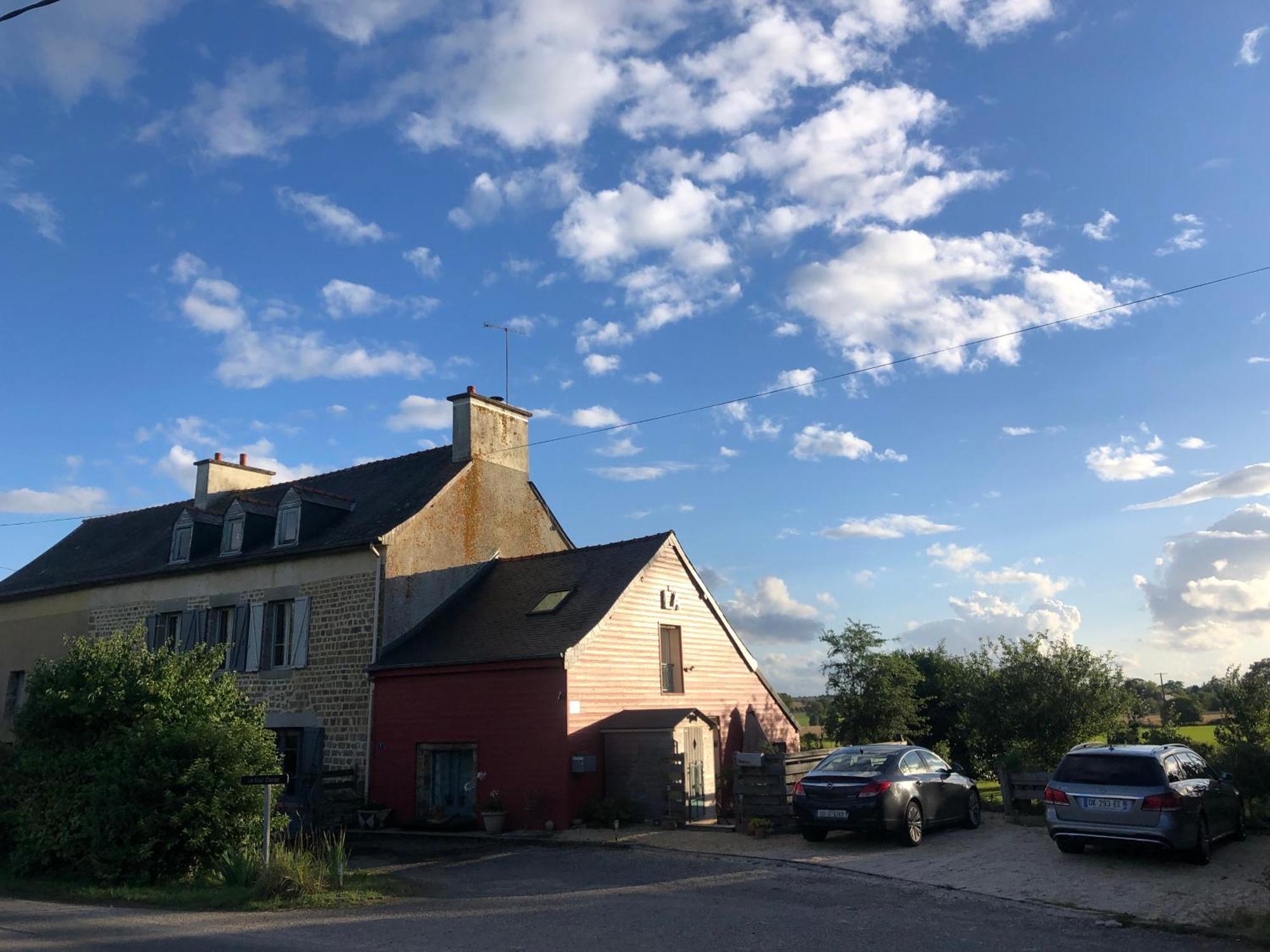 Gite La Maison La Saint-Aubin-d'Aubigne Ngoại thất bức ảnh