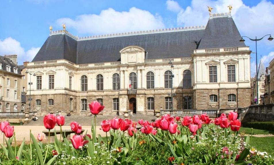 Gite La Maison La Saint-Aubin-d'Aubigne Ngoại thất bức ảnh